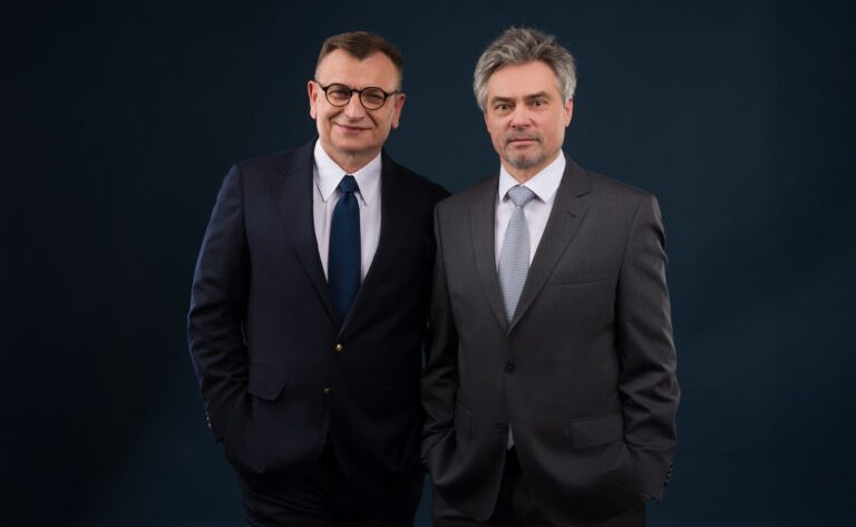 Nie tylko pewność siebie – jakie cechy naprawdę liczą się w negocjacjach? 1 - WiadomościHandlowe.com.pl Nie tylko pewność siebie – jakie cechy naprawdę liczą się w negocjacjach?