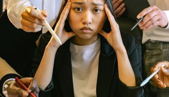 Jak kobiety mogą przełamać finansowe bariery i zacząć inwestować