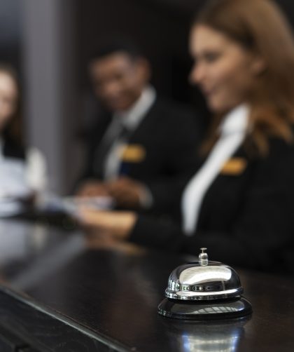 Kryzys w hotelarstwie Tak. Oszczednosci kosztem zalogi Nigdy Kryzys w hotelarstwie? Tak. Oszczędności kosztem załogi? Nigdy - Wiadomości Handlowe