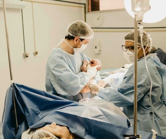 krew-podczas-porodu-ile-tracimy-i-kiedy-to-moze-byc-niebezpieczne