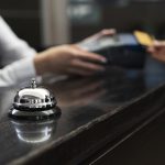 Oszczedzanie na pracownikach W tej branzy to nie do pomyslenia W hotelarstwie nie można oszczędzać na pracownikach - Wiadomości Handlowe