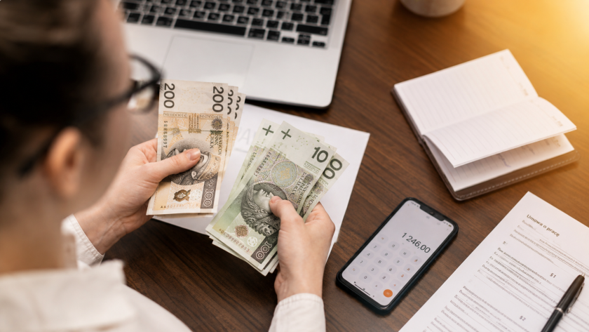 Wyższe pensje tylko na papierze. Pracownicy boją się prosić o podwyżkę i coraz częściej myślą o zmianie pracy. 1 - WiadomościHandlowe.com.pl wyzsze-pensje-tylko-na-papierze-pracownicy-boja-sie-prosic-o-podwyzke-i-coraz-czesciej-mysla-o-zmianie-pracy