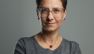 Cyfrowa dojrzałość zamiast technologicznej fascynacji. Dlaczego sama obsługa AI to za mało, by utrzymać się na rynku pracy?