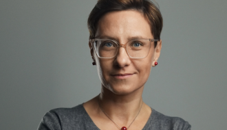 Cyfrowa dojrzałość zamiast technologicznej fascynacji. Dlaczego sama obsługa AI to za mało, by utrzymać się na rynku pracy?