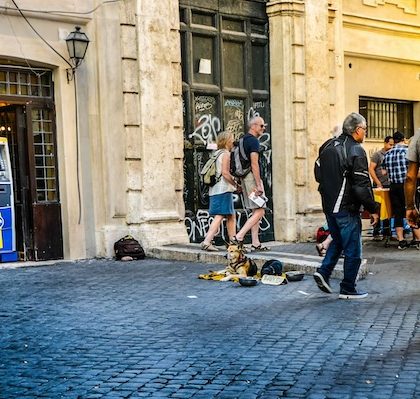 portfel-tez-potrzebuje-wakacyjnej-opieki-jak-przygotowac-finanse-przed-urlopem-i-uniknac-kosztownych-bledow