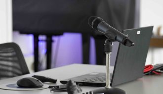 podcast-zamiast-szkolenia-przedsiebiorcy-coraz-czesciej-ucza-sie-sluchajac-historii-innych-ludzi
