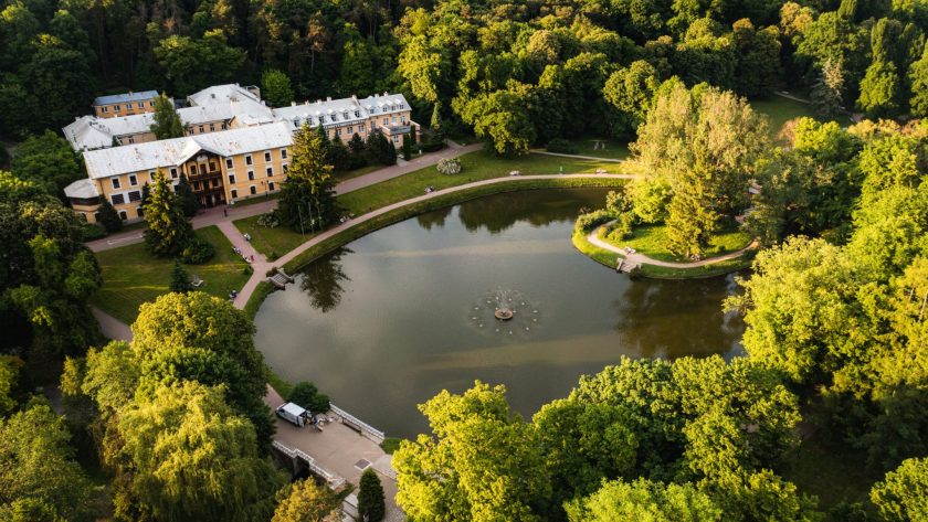 Odpoczynek bez wyjazdu za granicę - dlaczego polskie uzdrowiska wracają do łask? 1 - WiadomościHandlowe.com.pl Odpoczynek bez wyjazdu za granicę - dlaczego polskie uzdrowiska wracają do łask?