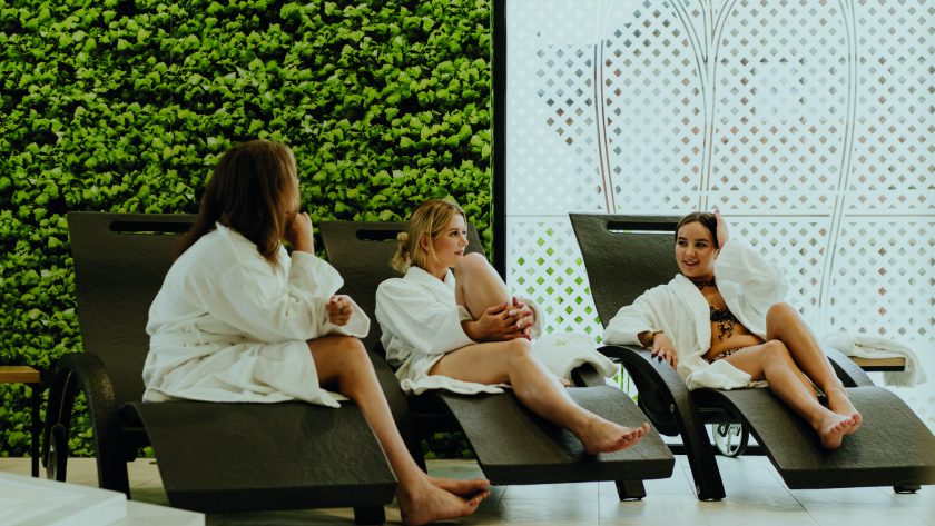 Weekend w uzdrowisku, a kiedyś życie na stałe? Jak Polacy zmieniają swoje podejście do emerytury i odpoczynku 1 - WiadomościHandlowe.com.pl Weekend w uzdrowisku, a kiedyś życie na stałe? Jak Polacy zmieniają swoje podejście do emerytury i odpoczynku